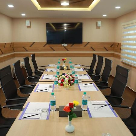 Hotel Flora Charishma Residency Aluva Kochi Esterno foto
