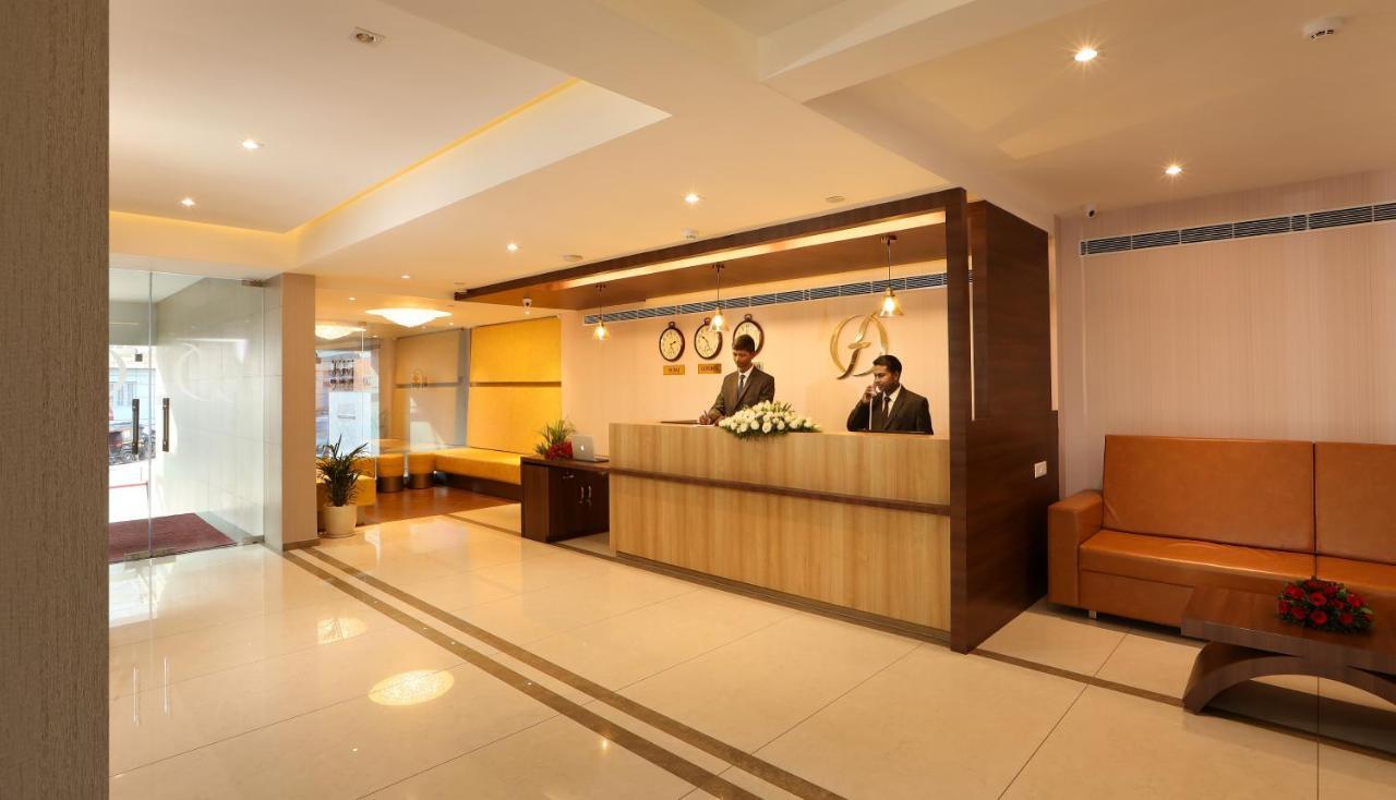 Hotel Flora Charishma Residency Aluva Kochi Esterno foto