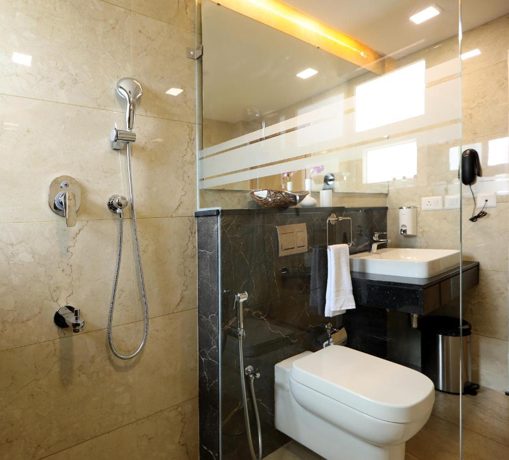 Hotel Flora Charishma Residency Aluva Kochi Esterno foto