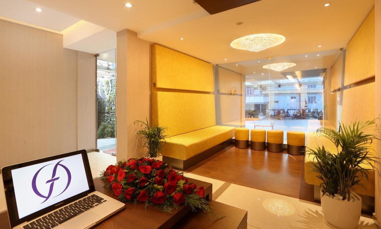Hotel Flora Charishma Residency Aluva Kochi Esterno foto