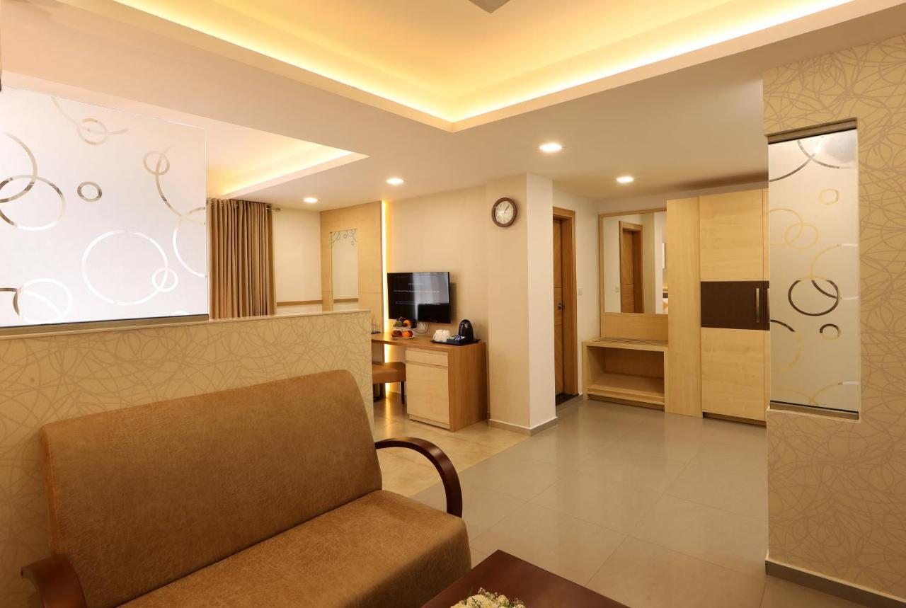 Hotel Flora Charishma Residency Aluva Kochi Esterno foto