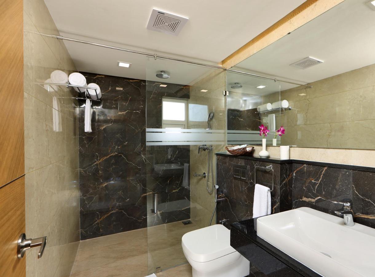 Hotel Flora Charishma Residency Aluva Kochi Esterno foto
