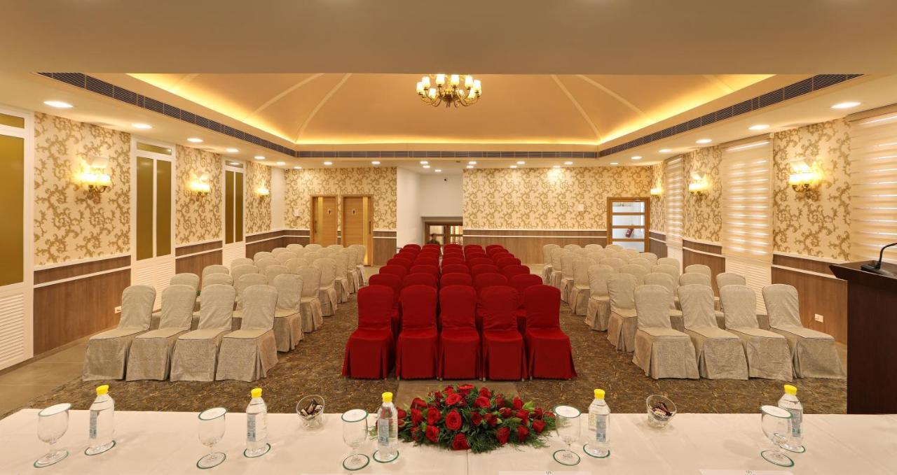 Hotel Flora Charishma Residency Aluva Kochi Esterno foto
