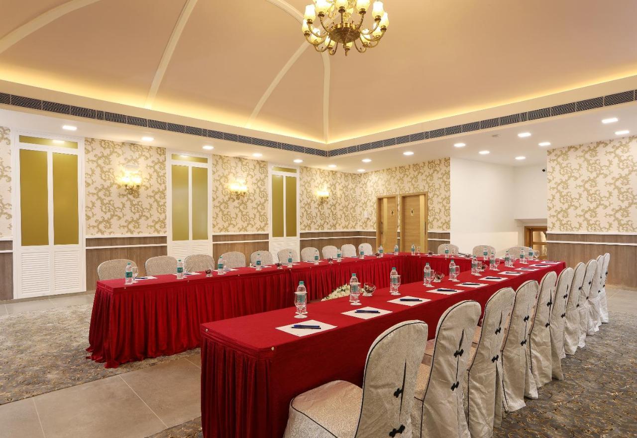 Hotel Flora Charishma Residency Aluva Kochi Esterno foto