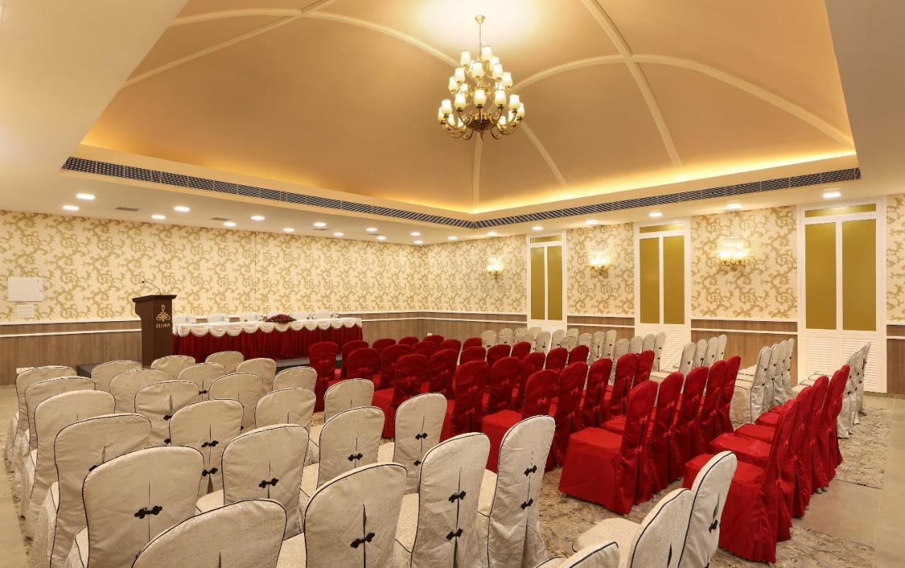 Hotel Flora Charishma Residency Aluva Kochi Esterno foto