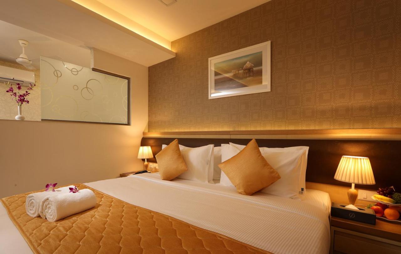 Hotel Flora Charishma Residency Aluva Kochi Esterno foto