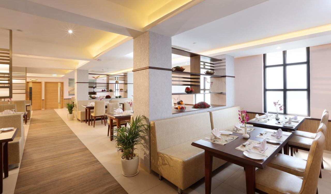 Hotel Flora Charishma Residency Aluva Kochi Esterno foto
