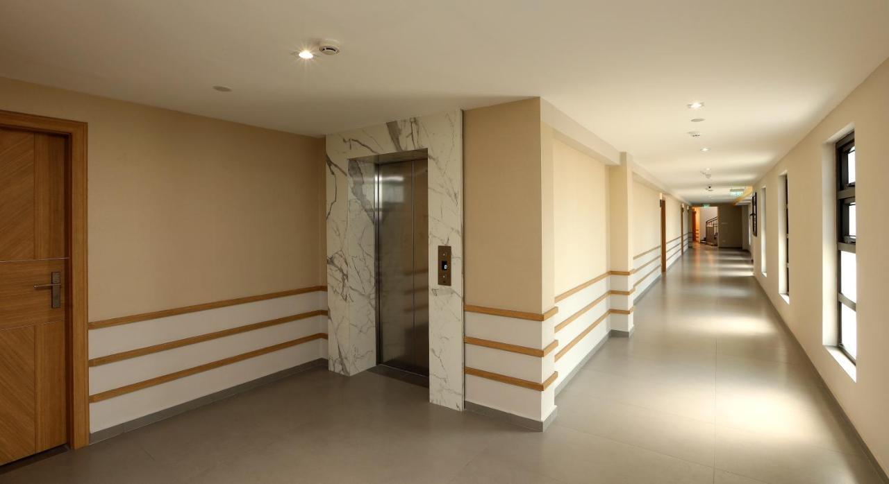 Hotel Flora Charishma Residency Aluva Kochi Esterno foto